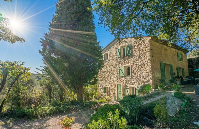 Belle maison de vacances privée avec WIFI, piscine privée, TV, patio, animaux admis, parking