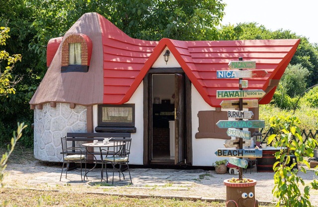 Belle maison de vacances privée avec climatisation, WIFI, TV, terrasse, animaux admis et parking
