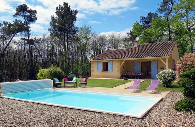 Maison de vacances privée avec bain à remous, piscine privée, WIFI, TV, terrasse, animaux admis