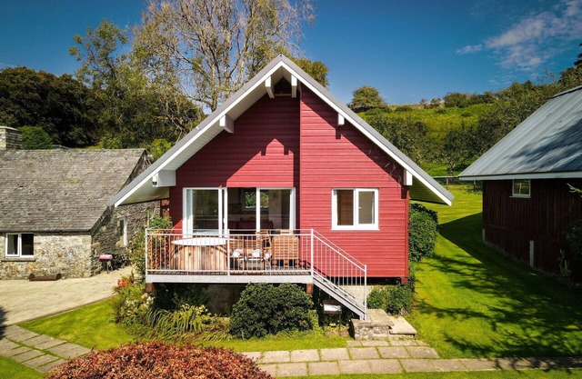 Belle maison de vacances privée avec bain à remous, WIFI, TV, patio et parking