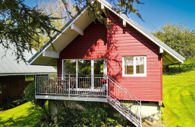 Merveilleuse maison de vacances privée avec WIFI, bain à remous, TV, patio et parking