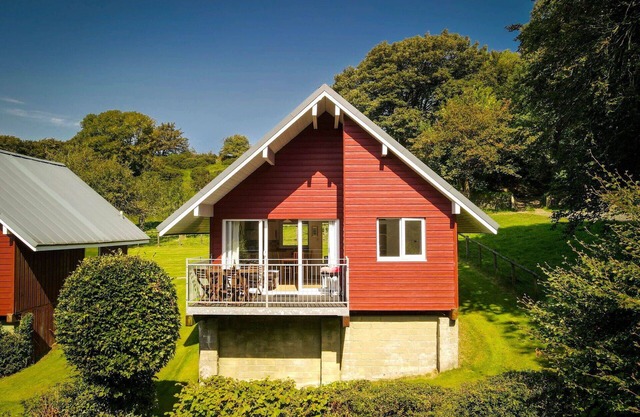 Belle maison de vacances privée avec WIFI, bain à remous, TV, patio, animaux admis et parking