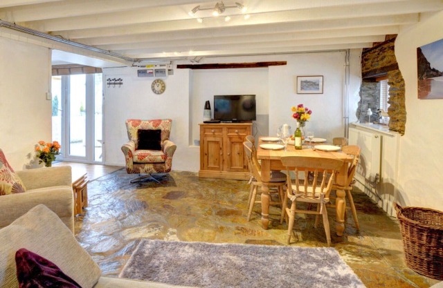 Stunning private villa for 4 guests with WIFI, TV, patio and pets allowed