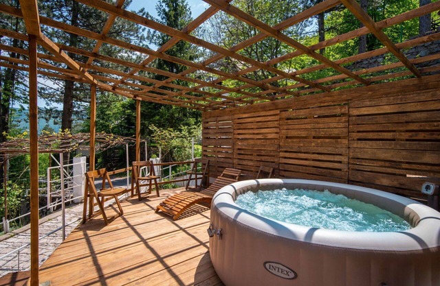 Maison de vacances privée avec piscine privée, WIFI, bain à remous, TV, terrasse, animaux admis