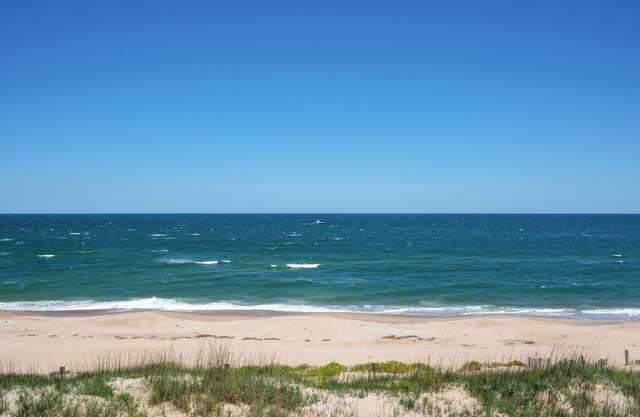 Stunning Pup-Friendly Beachfront - Top Floor End Unit with Spectacular Views!