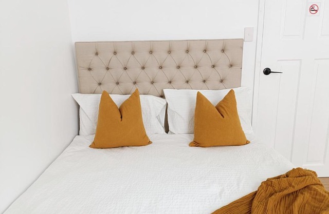 Stunning Queen Room 1Min Walk to Station with 55 Inch TV