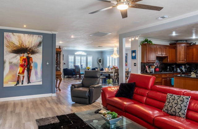 Stunning, Quiet Pvt Luxe Home w/ Modern Vibe! King Bed, Jacuzzi, Fire Pit, BBQ+