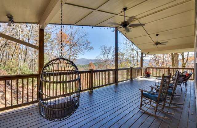 Stunning Rabun Gap Home w/ Deck & Mountain Views!