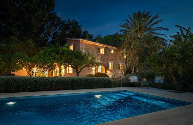 1730 Finca, piscine, verger, vue sur la montagne, Wi-Fi, récemment restauré