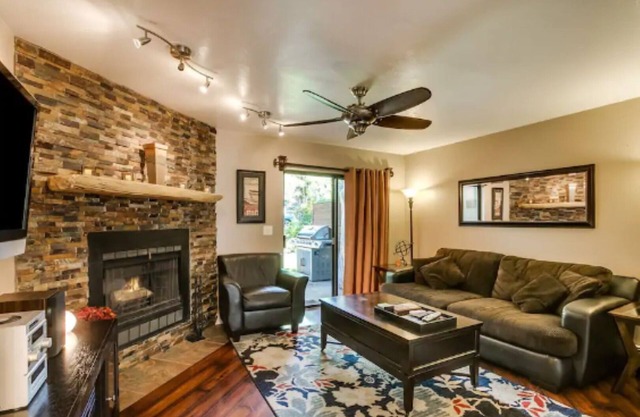 STUNNING, Remodeled, 3-bdrm, 3-bath Townhouse!