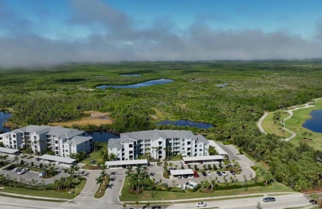 Stunning Resort Style Community Condo - Golfers dream