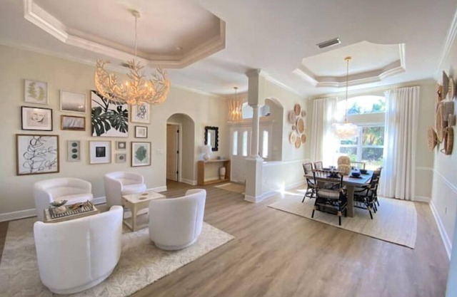Stunning Retreat: Endless Summer Villa 3BR/ 2BA with Heated Pool