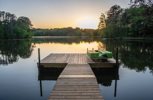 STUNNING RETREAT, à seulement 15 minutes du GSP! Plaisir en famille, superbe vue!
