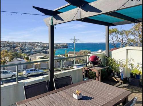 Stunning rooftop with Ocean Views - Bronte Beach 600m