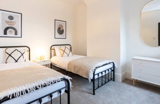 Stunning Scandi 3 Bed House in Manchester -Parking