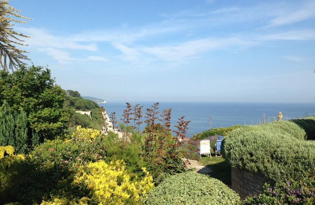 Vue imprenable sur la mer, grands jardins, parking pour trois voitures, animaux acceptés, WIFI