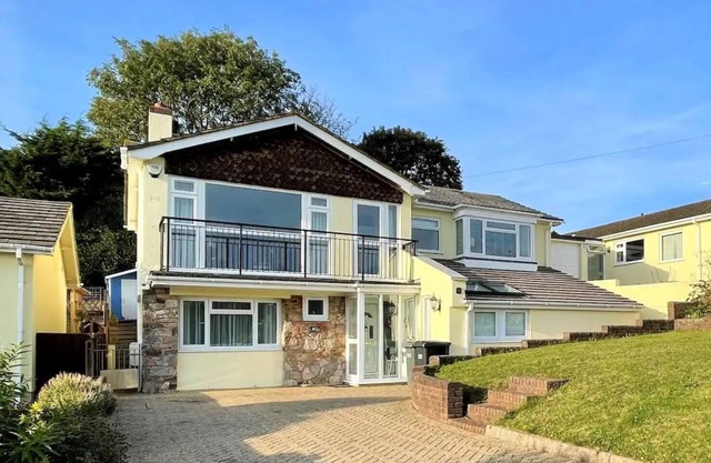 Stunning Seaside House Walk to Beach, Marina & Brixham Town, Devon. Dog Friendly