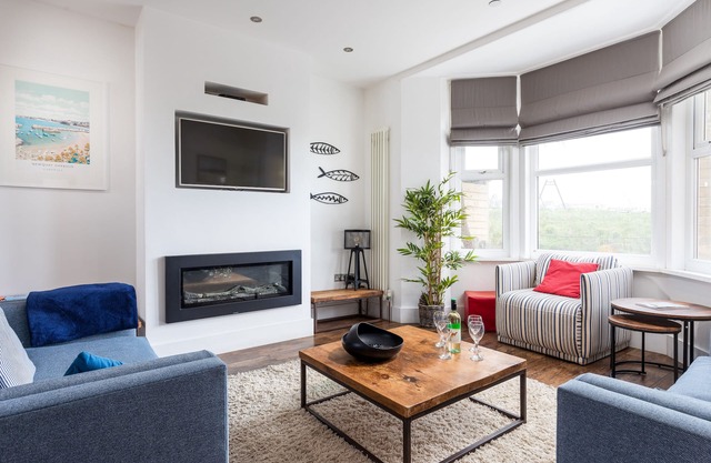 Maison magnifiquement conçue, vue sur Fistral, près de la plage et du centre-ville