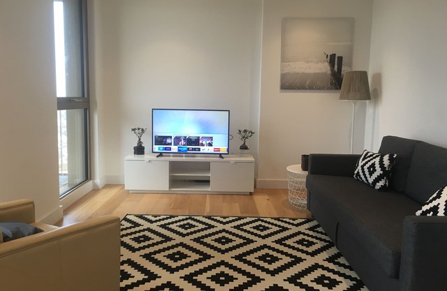 SUPERBE APPARTEMENT DE SERVICE *****