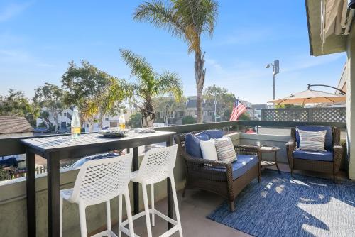 Stunning South Mission Beach Home - AC, Private Patio, Grill and Garage!