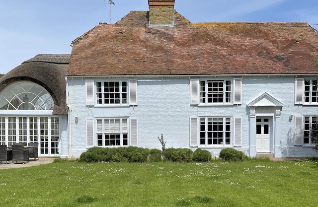 Stunning + Spacious Coastal Period Home (pet friendly)