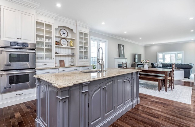 Stunning, Spacious, Executive home w/5BR, 4.5B, for a luxury experience!!