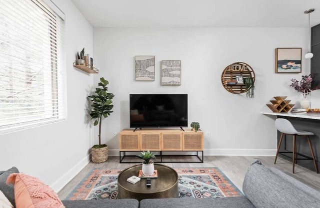 Stunning Studio Apt near Broad Ripple | CozySuites