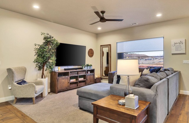Stunning Townhome in Zion Village with private hot tub and lazy river