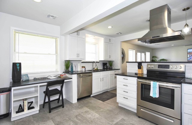Evolve | NEW! Tulsa Getaway Near Dtwn + Kayaking!