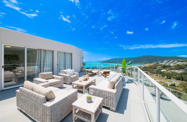 Stunning Two Bedroom Apartment With Ocean Views