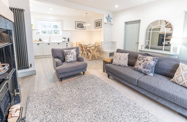 Stunning two bedroom, 2 bathroom apartment with allocated parking in Portinscale