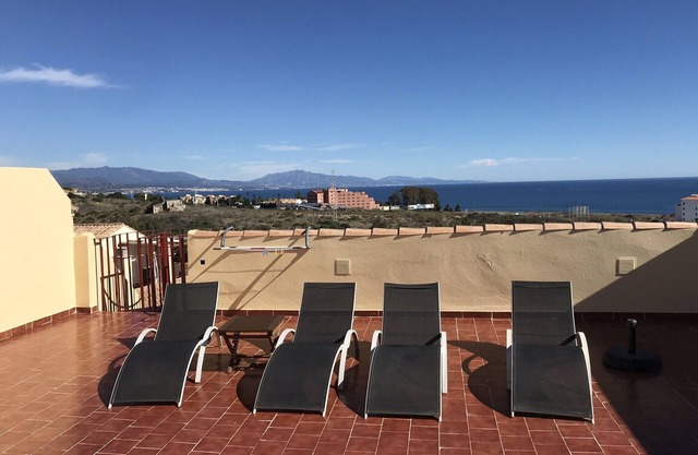 Superbe appartement de deux chambres à 500 mètres de la plage avec vue sur la mer