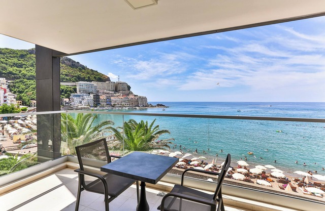 Stunning two-room apartments, on the first line of the sea