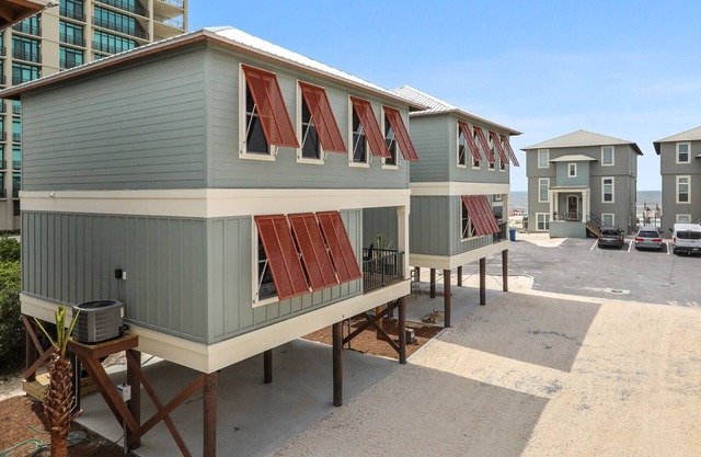 BRAND NEW chalet mis à jour sur la plage!