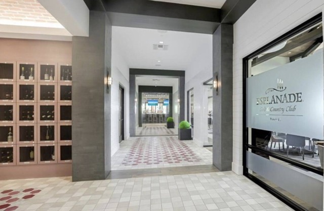 Stunning Upscale 4B\5Bath Villa With Full Amenities And Golf Membership
