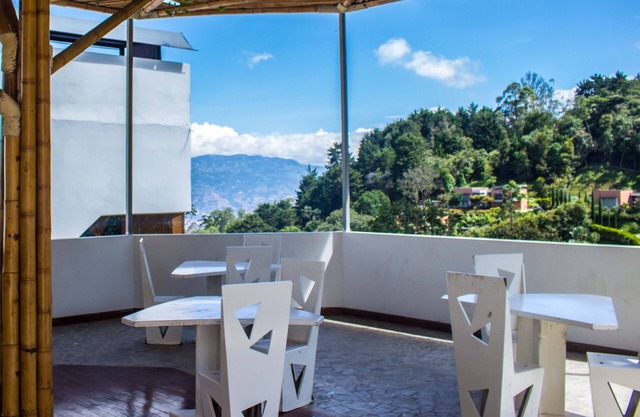 Vue imprenable sur les collines de Medellin, Icon House - Standard 1