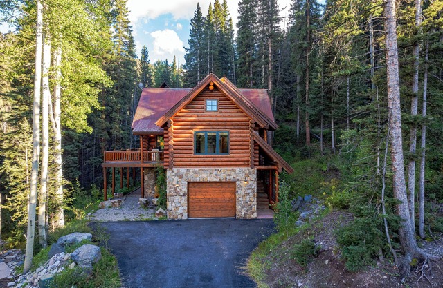 Stunning Views! Ski-In/Out Mountain Village Cabin