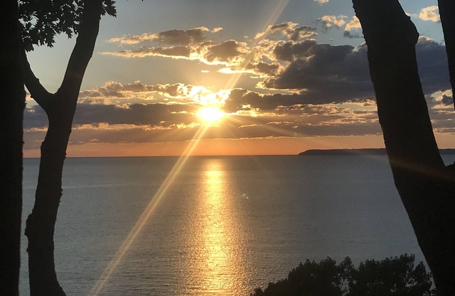 Stunning views! 2 king bdrms w private bathrooms. Walk to Lake Michigan beach!