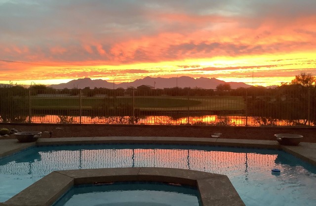 Piscine et spa sur le terrain de golf