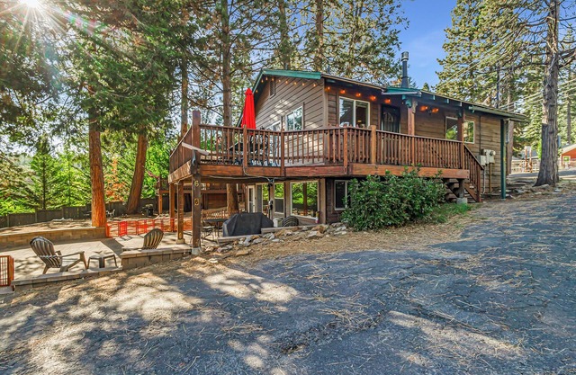 Stunning Views at Lake Almanor Cabins 6 & 7