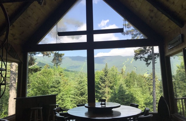 Une vue imprenable, exquis 6 BR Sugarbush Escape, 1 minute à skier