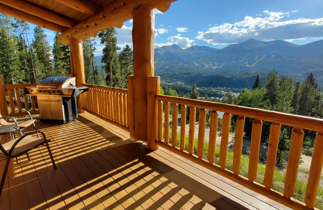 Fabulous Log Home, vues imbattables, à 1 mille de Main St, sauna, bain à remous