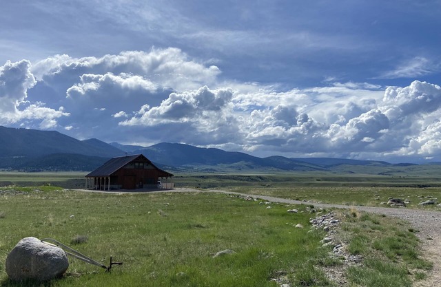 Brand New!! Madison River fishing retreat with river access. 45 min to YNP!