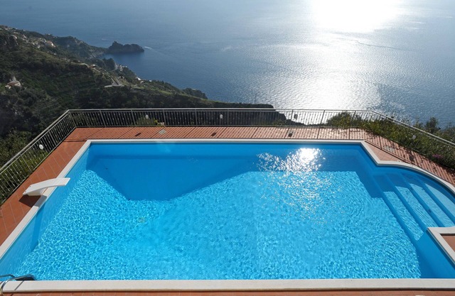 Lovely 6 Bdrm Sleeps 10, Pool, Gardens, Amazing Views emplacement idéal, magasins à proximité