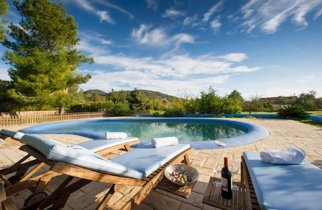 Magnifique villa "Casa Carla Ibiza" avec vue sur la montagne, Wi-Fi, jardin, terrasse et piscine ; parking disponible, animaux domestiques autorisés