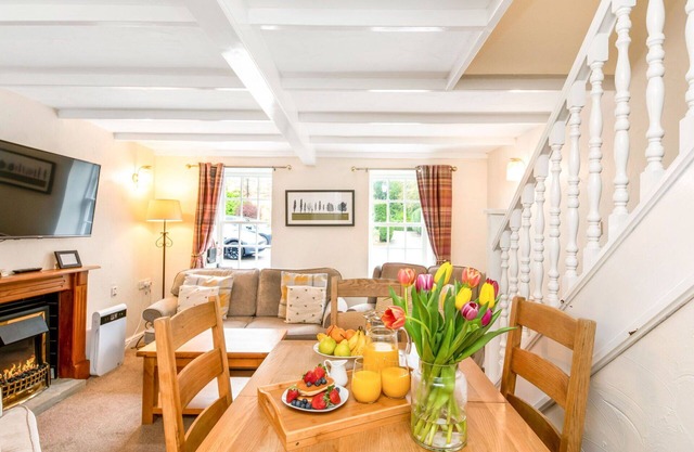Stunning villa for 6 people with pool, hot tub, WIFI, terrace and parking