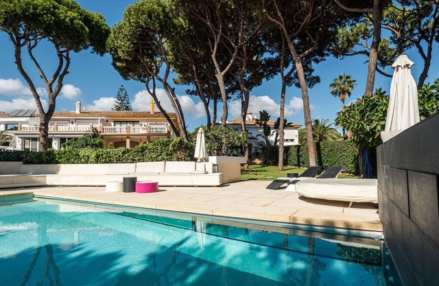 Belle maison de vacances pour 10 personnes avec climatisation, WIFI, piscine privée et patio
