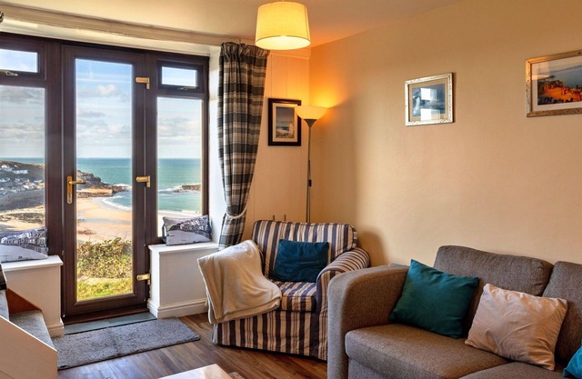 Stunning villa for 3 guests with WIFI, pets allowed and parking