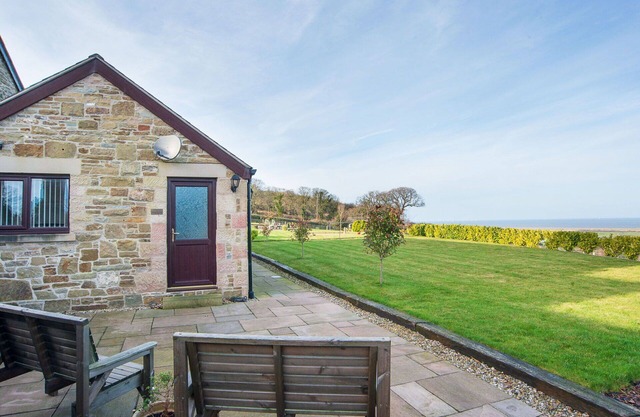 Stunning villa for 4 guests with WIFI, TV and parking