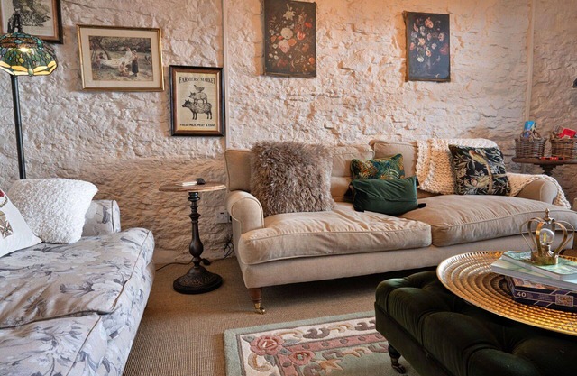 Stunning villa for 5 people with WIFI, pets allowed and parking